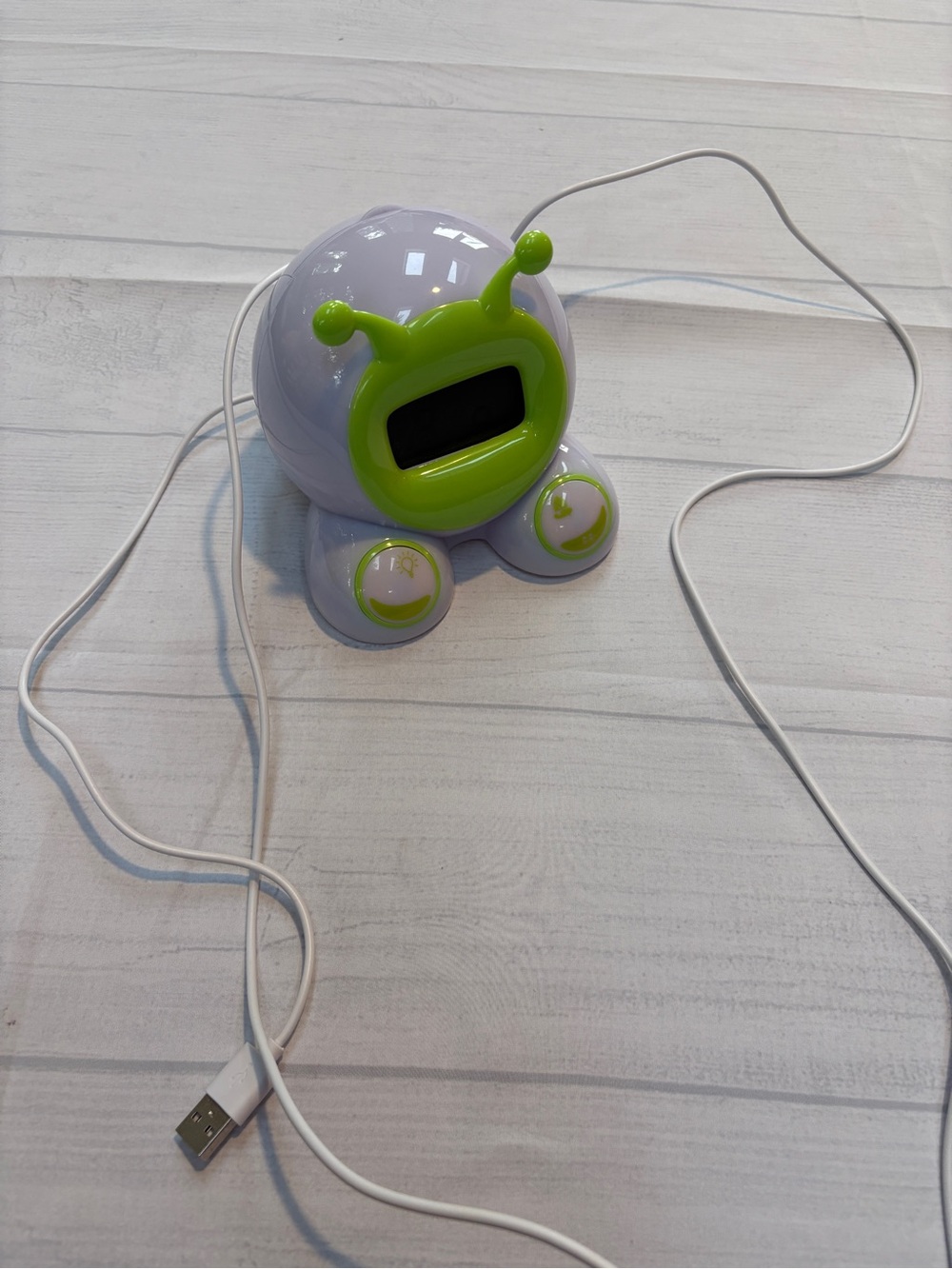 Kids ok to wake clock with Green Accents